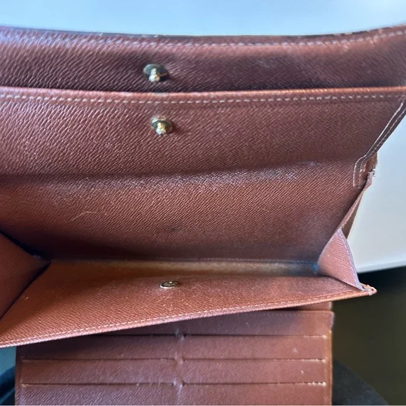 Louis Vuitton Wallet - Picture 5 of 11